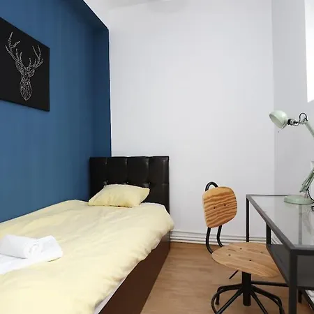 3 Bdrm In Center Appartement