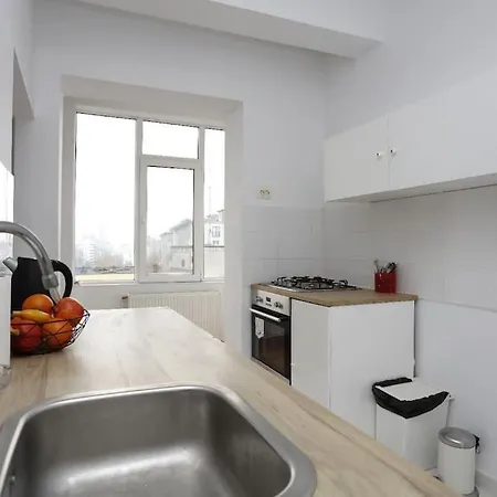 Апартаменты 3 Bdrm In Center *