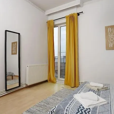 3 Bdrm In Center Boekarest