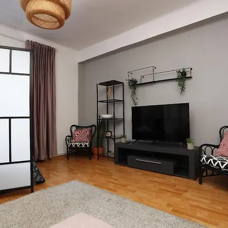 3 Bdrm In Center Bucharest