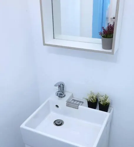 Lejlighed 3 Bdrm In Center *