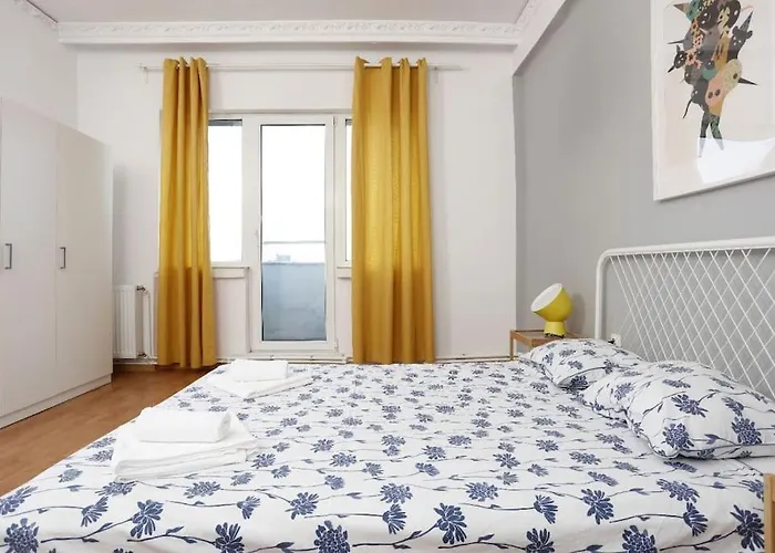 3 Bdrm In Center *
