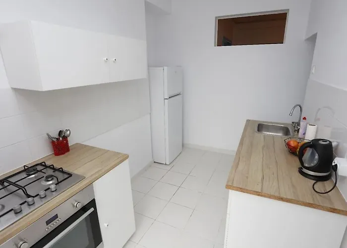 3 Bdrm In Center * Bukarest