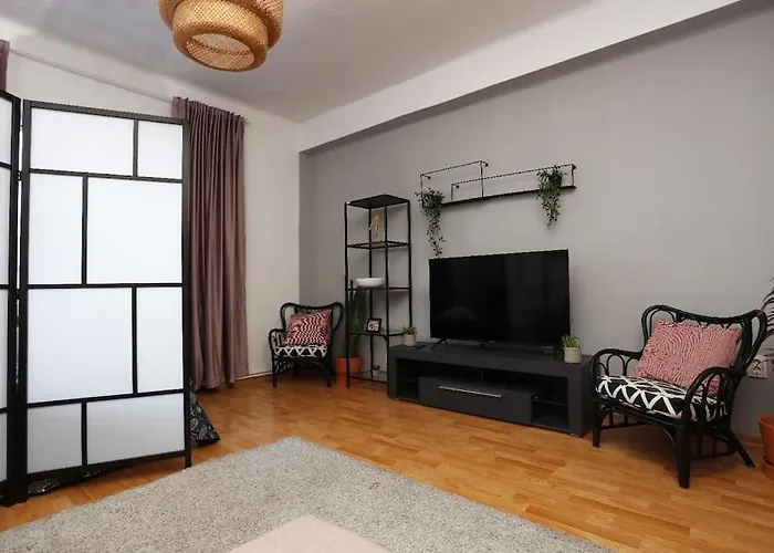 3 Bdrm In Center 布加勒斯特