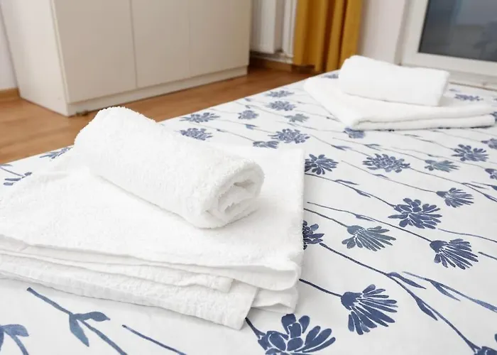 3 Bdrm In Center Apartament